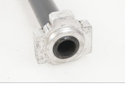 Snett uppifrån på Hjulaxel från en KTM 790 Duke -2019 motorcykel.