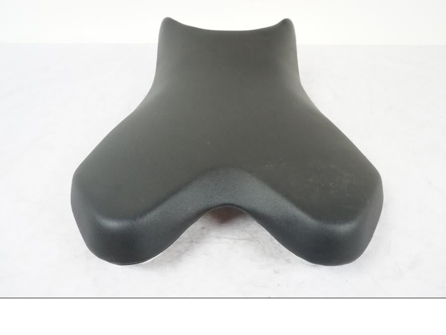 Baksidan på Sadel från en Yamaha YZF R6 -2009 motorcykel.