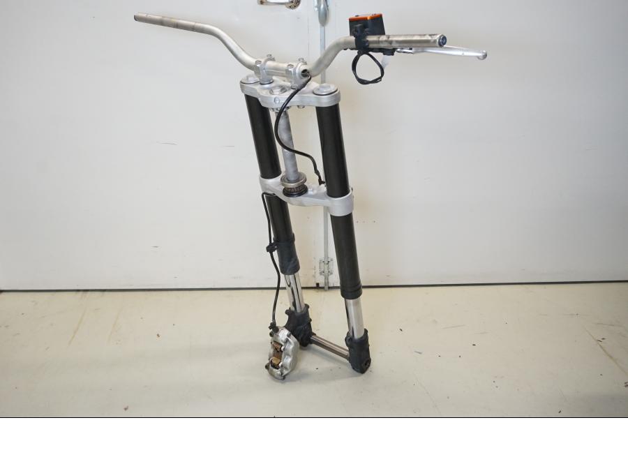 Baksidan på Gaffelpaket från en KTM 690 Duke -2012 motorcykel.