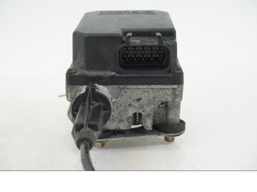 Snett nerifrån på Farthållarservo från en BMW K 1200 LT -2004 motorcykel.