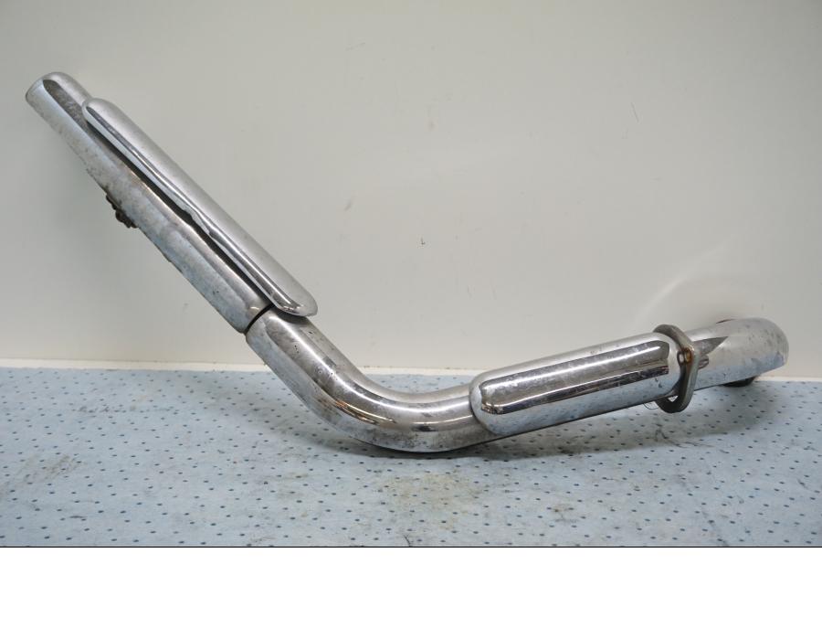 Framsidan på Grenrör från en Yamaha XV 1600 -1999 motorcykel.