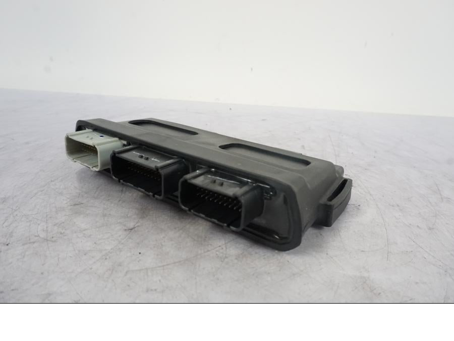 Framsidan på CDI / ECU från en KTM 1290 Super Duke R -2023 motorcykel.