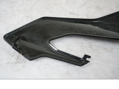 Vänster sida på Toppkåpa från en BMW F 800 R -2018 motorcykel.