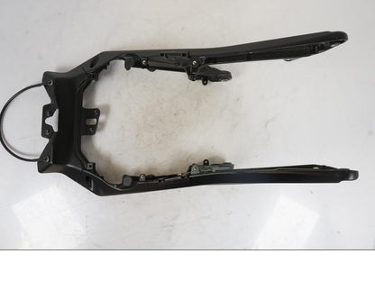 Snett nerifrån på Bakram från en KTM 1290 Super Duke R -2023 motorcykel.