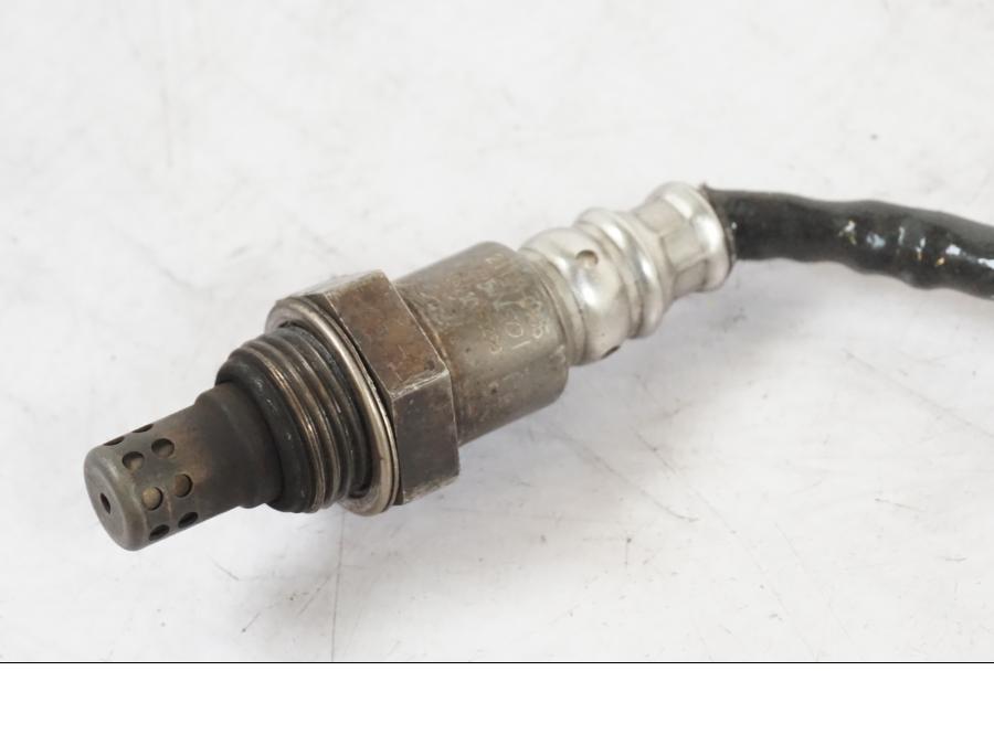 Baksidan på Lambdasond från en Kawasaki ER-6N -2016 motorcykel.