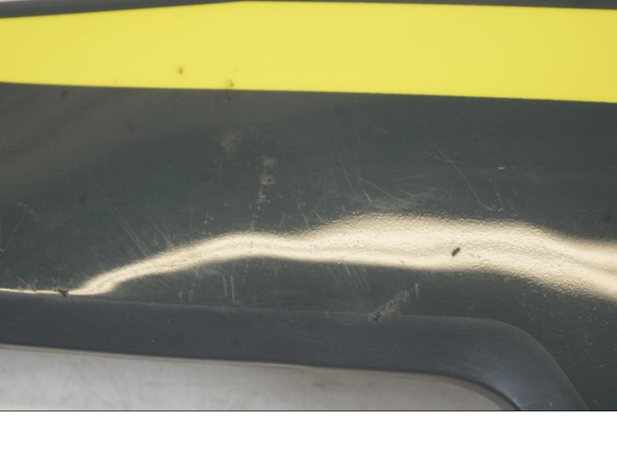 Vänster sida på Kylarvinge från en Husqvarna 701 Supermoto -2020 motorcykel.