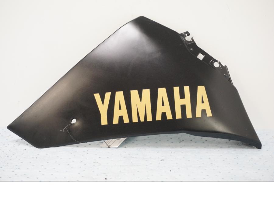 Framsidan på Magkåpa från en Yamaha YZF 1000 R1 -2010 motorcykel.