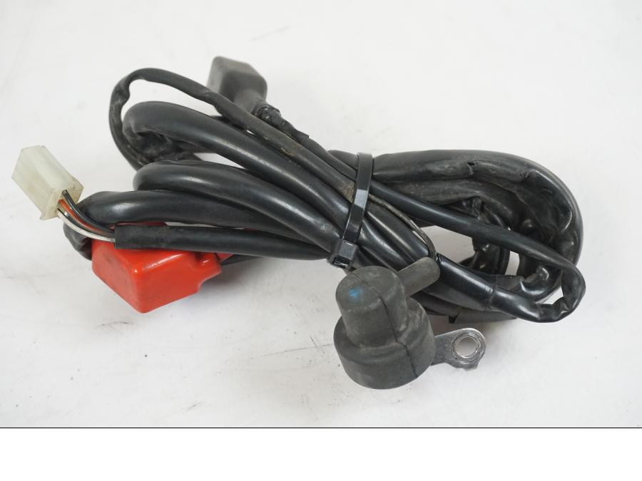 Vänster sida på Kablage från en Suzuki VZR 1800 -2009 motorcykel.