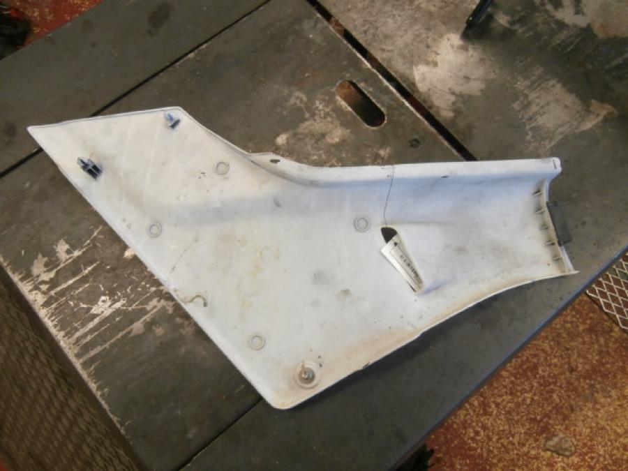 Baksidan på Sidopanel från en Honda VFR 750 -1988 motorcykel.