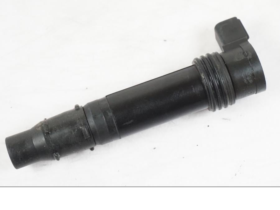 Snett uppifrån på Tändspole från en Kawasaki ZX-6R -2011 motorcykel.