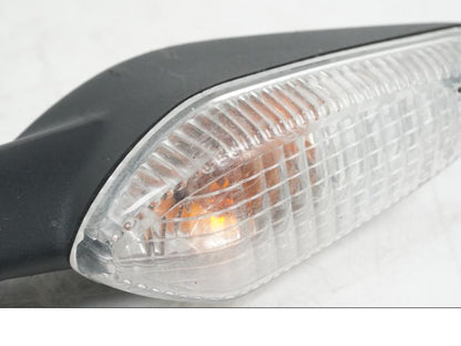 Vänster sida på Blinkers från en Ducati Hyperstrada -2013 motorcykel.