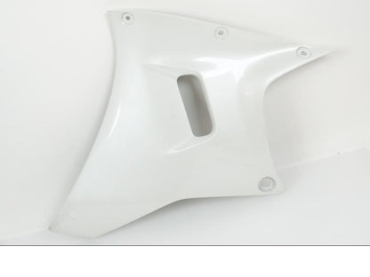 Framsidan på Magkåpa från en Yamaha YZF-R7 -2022 motorcykel.