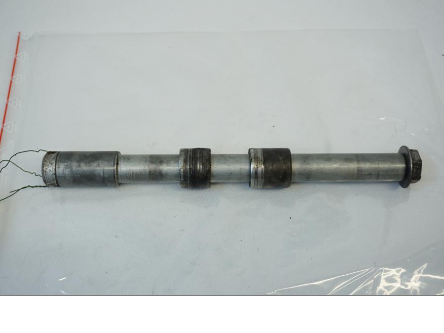 Framsidan på Axel från en Honda CBR 900 RR -1997 motorcykel.