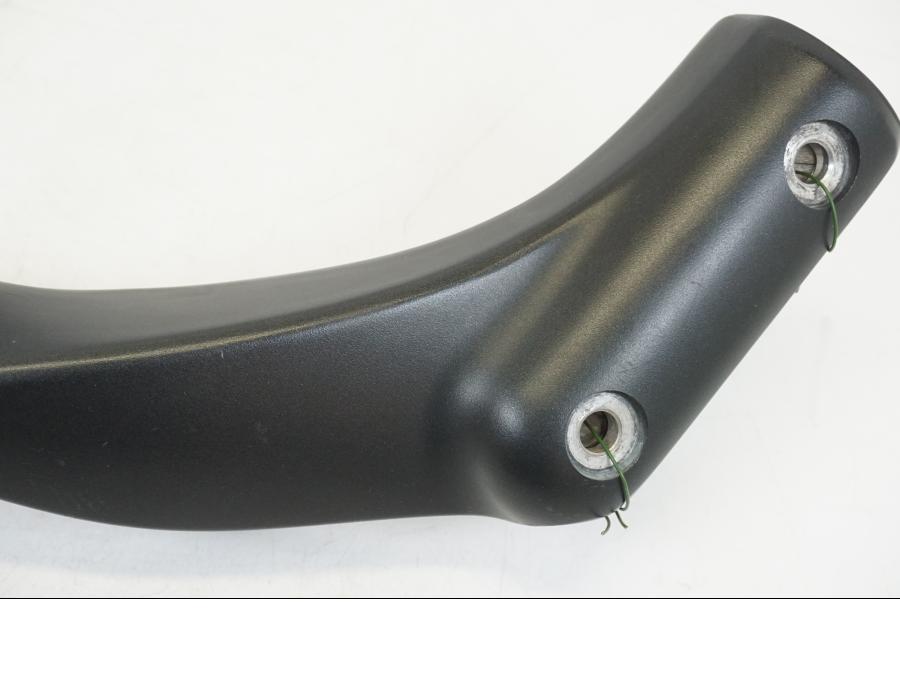 Höger sida på Bakskärmstag från en Yamaha XV 1700 -2004 motorcykel.