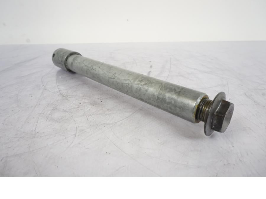 Framsidan på Axel från en Honda CBR 900 RR -2003 motorcykel.