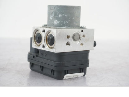 Snett uppifrån på ABS Modulator från en Yamaha MT-09 -2016 motorcykel.