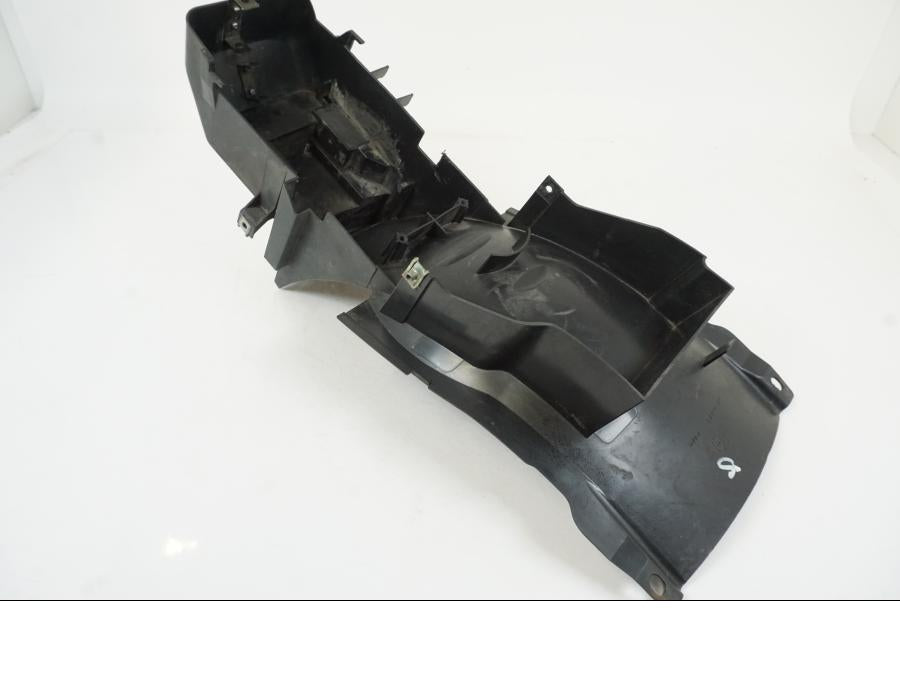 Vänster sida på Undertail från en Yamaha BT 1100 -2003 motorcykel.