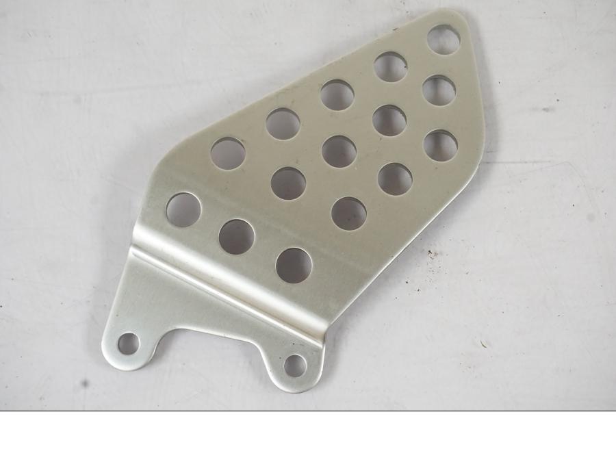 Framsidan på Fotpinnehälskydd från en Honda CBR 1000 RR -2007 motorcykel.