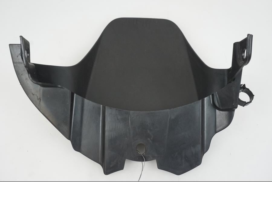 Snett nerifrån på Svingskärm från en Suzuki GSX-R 750 -2009 motorcykel.