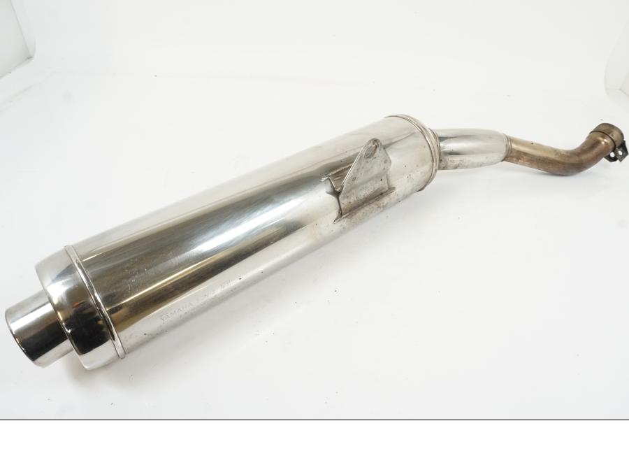 Framsidan på Ljuddämpare från en Yamaha BT 1100 -2003 motorcykel.