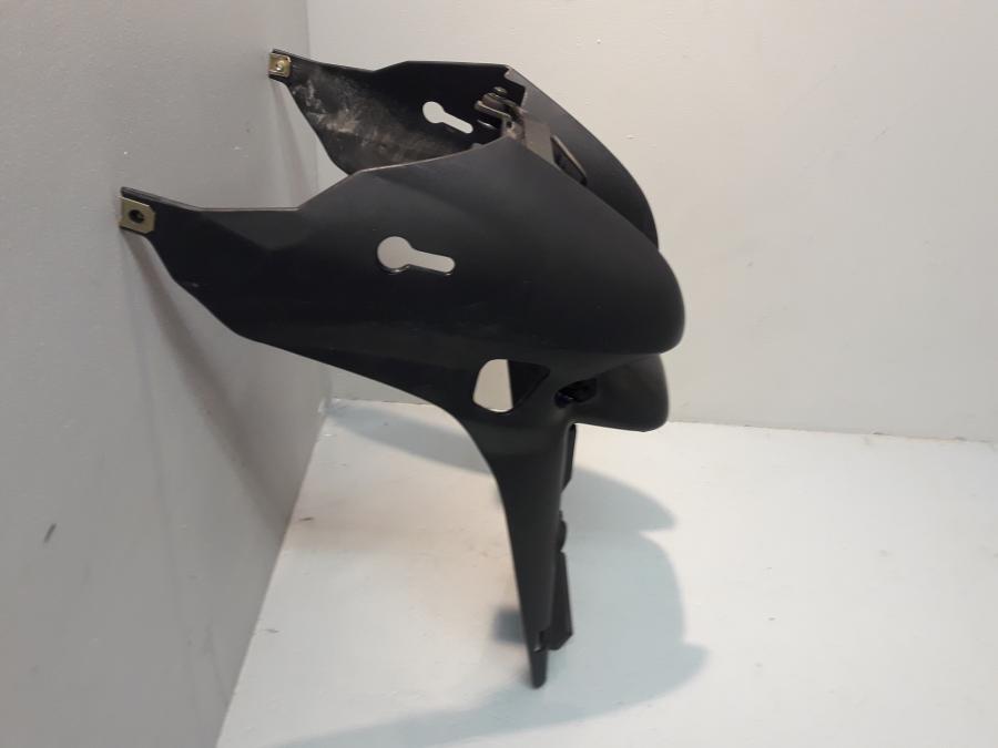 Baksidan på Skylthållare från en BMW R 1150 R -2004 motorcykel.