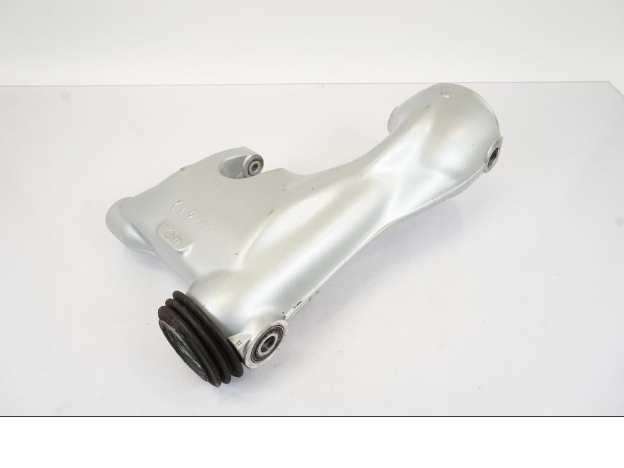 Baksidan på Kardanaxel från en BMW R 1150 RS -2003 motorcykel.