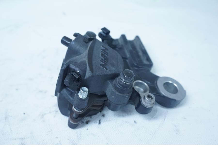 Höger sida på Bromsok från en Kawasaki Ninja 650 -2018 motorcykel.