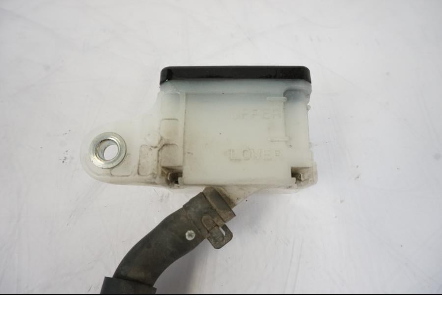 Vänster sida på Bromshuvudcylinder från en Honda CRF 1000 Africa Twin -2016 motorcykel.