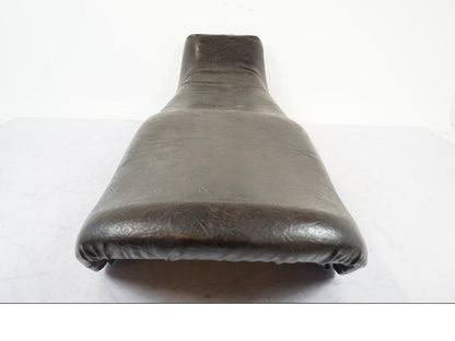 Baksidan på Sadel från en Suzuki GSX 550 EF -1985 motorcykel.