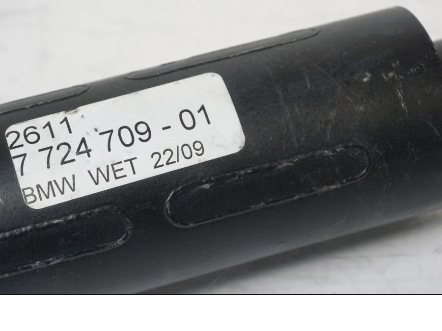 Extrabild4 på <p>Kardanaxel från BMW K 1300 GT 2009.</p>

<p>Med båda knutar. Repor och slitage av lack se bilder.</p> motorcykel.