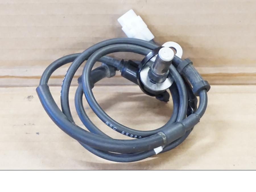 Framsidan på ABS givare från en Yamaha MT-09 Tracer -2019 motorcykel.