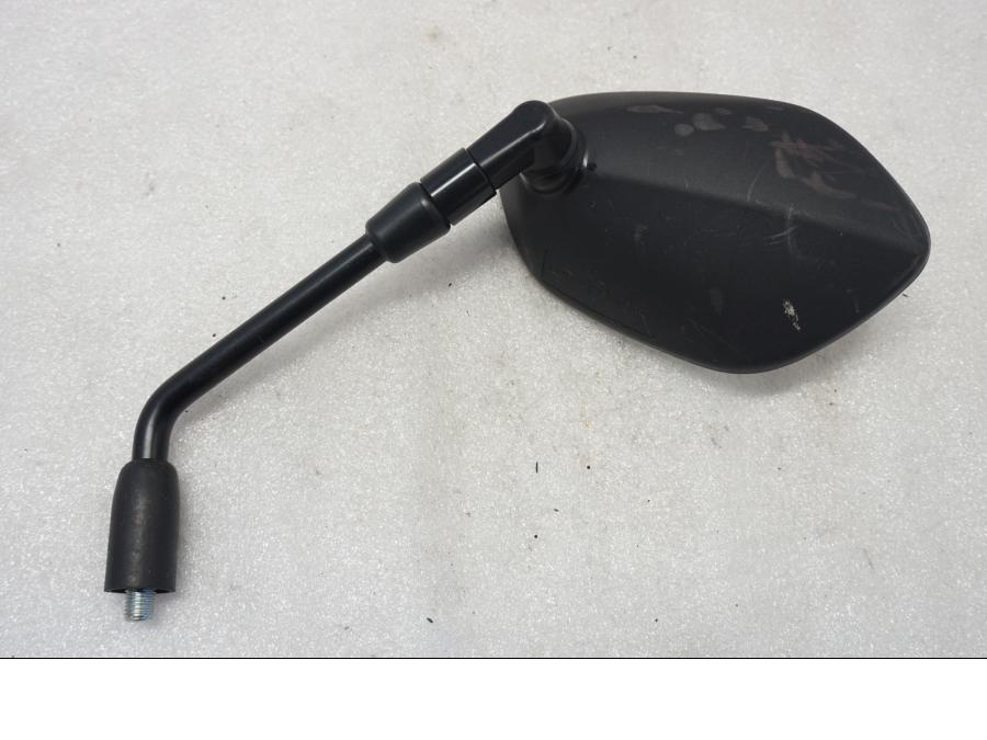 Baksidan på Backspegel från en Suzuki SV 650 -2016 motorcykel.