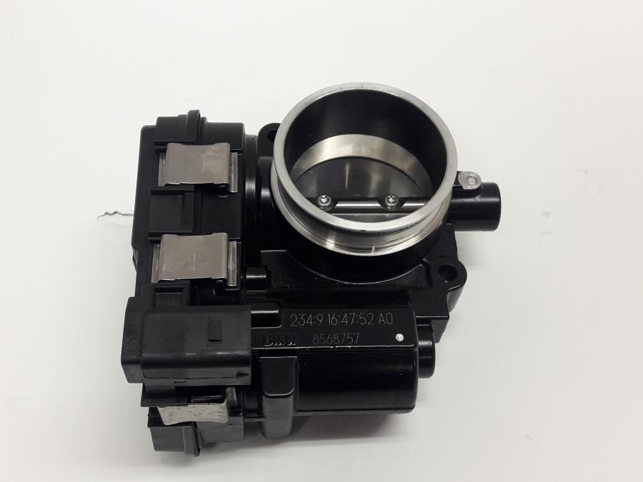 Framsidan på Spjällhus från en BMW R 1250 RS -2020 motorcykel.