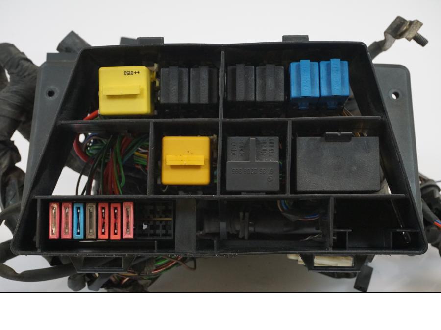 Baksidan på Kabelstam från en BMW R 1150 R -2002 motorcykel.