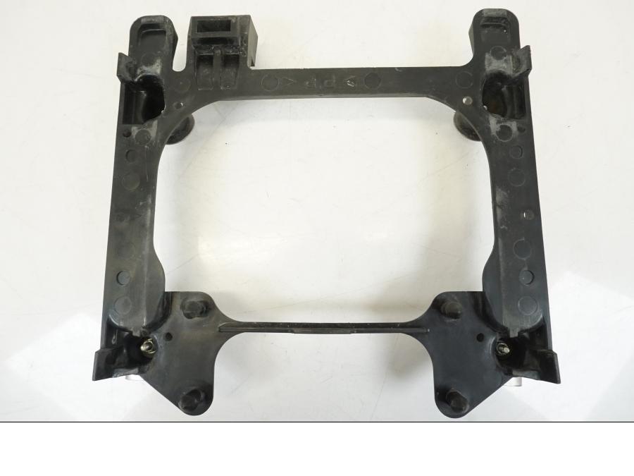 Höger sida på Sadelfäste från en Yamaha XT 1200 A -2010 motorcykel.