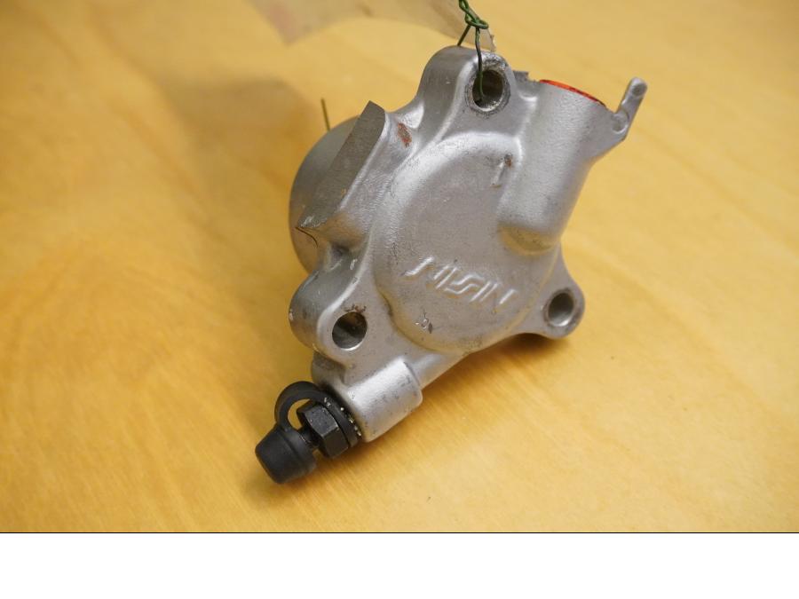 Framsidan på Kopplingslavcylinder från en Kawasaki VN 1600 Mean Streak -2004 motorcykel.