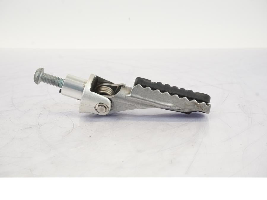 Framsidan på Fotpinne från en BMW S 1000 XR -2019 motorcykel.