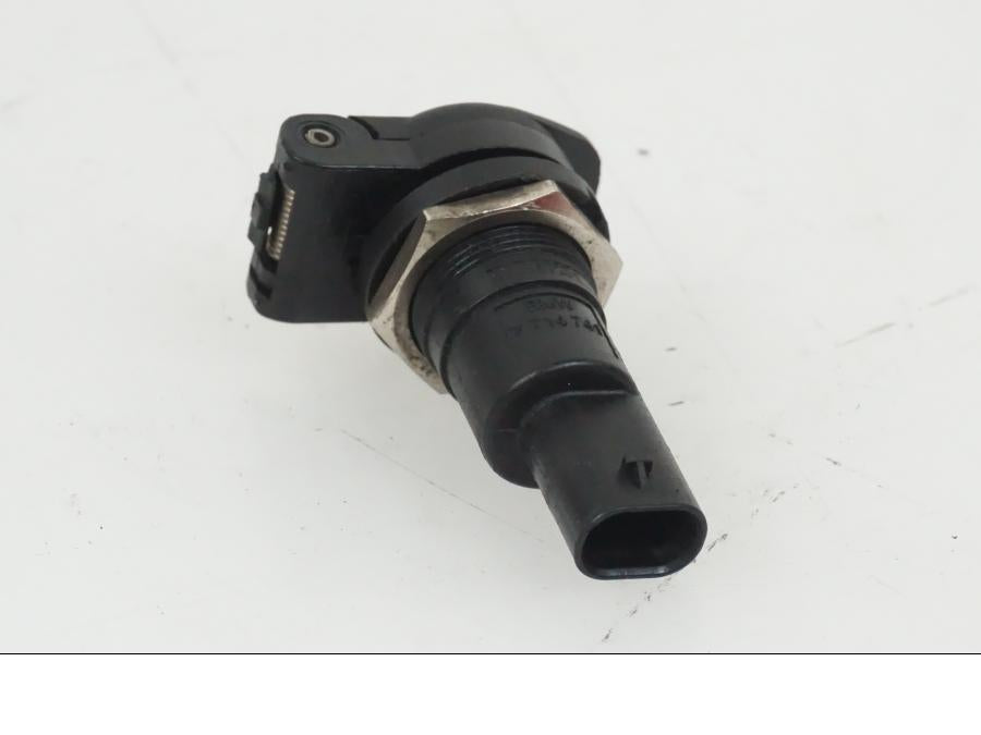 Baksidan på El uttag 12 V från en BMW R Ninet -2017 motorcykel.