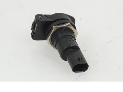 Baksidan på El uttag 12 V från en BMW R Ninet -2017 motorcykel.