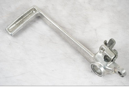 Snett uppifrån på Bromspedal från en Suzuki SV 650 -1999 motorcykel.