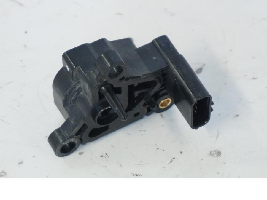 Vänster sida på TPS från en Honda SH 300 A -2011 scooter.