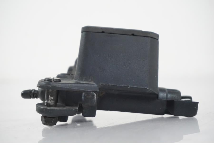 Baksidan på Bromshuvudcylinder från en BMW F 650 CS -2002 motorcykel.