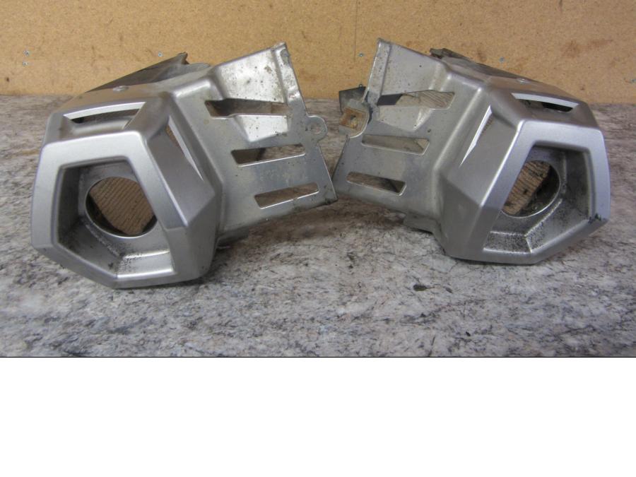 Framsidan på Ljuddämpardekor från en Yamaha XT660Z Tenere -2009 motorcykel.