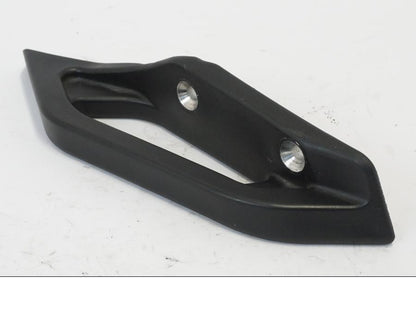 Framsidan på Passagerarhandtag från en KTM 690 Duke -2016 motorcykel.