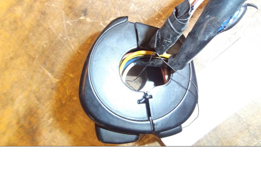 Baksidan på Styrelreglage från en H-D Sportster 1200 XL1200C -1999 motorcykel.