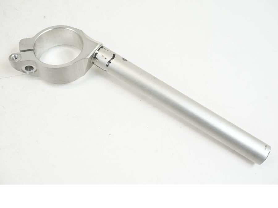 Framsidan på Styre från en Yamaha YZF R7 -2022 motorcykel.