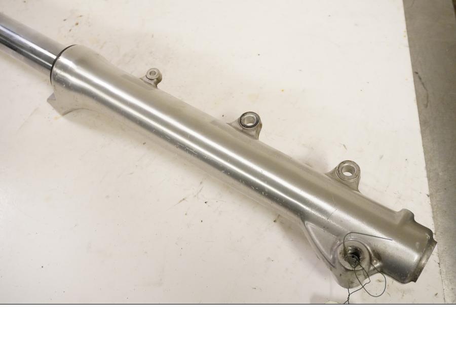 Baksidan på Gaffelben från en Yamaha XV 1100 -1998 motorcykel.