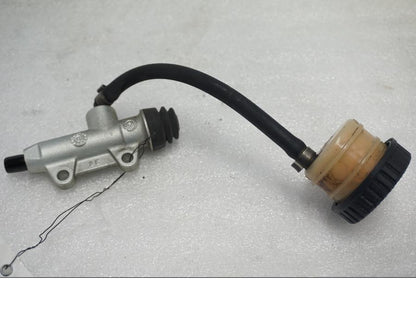 Framsidan på Bromshuvudcylinder från en BMW K 1300 R -2011 motorcykel.