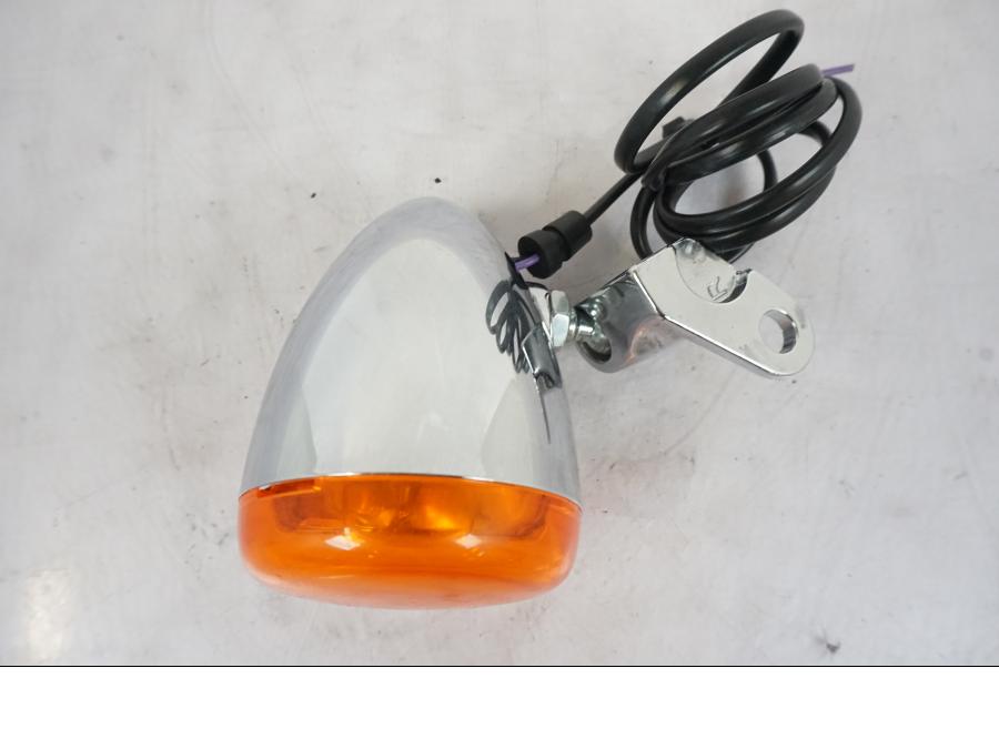 Höger sida på Blinkers från en H-D Softail Sport Glide FLSB -2022 motorcykel.