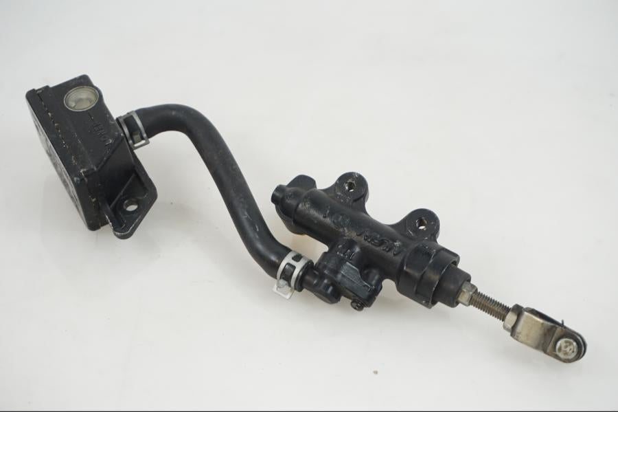 Höger sida på Bromshuvudcylinder från en Suzuki VL 1500 -1998 motorcykel.